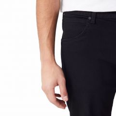 Nadrág Wrangler® Greensboro 803 Black Valley Straight Stretch W15QHP19A