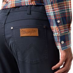 Nadrág Wrangler® Larston Twill Dark Navy 112350798 Nadrág Wrangler® Larston Twill Dark Navy 112350798