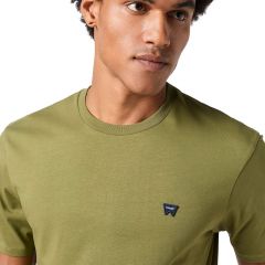 Póló Wrangler® Sign Off Tee Kh Dusty Olive 112350438