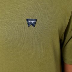 Póló Wrangler® Sign Off Tee Kh Dusty Olive 112350438